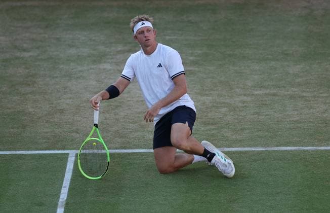 Alejandro Davidovich Fokina of Spain frustrated HSBC Queen s Club Championships, Day Fourteen, Tennis, Queen s Club, West Kensington, London, UK - 19 Jun 2026London Queen s Club United Kingdom  Copyright: xEllaxLing Shutterstockx 16929306da