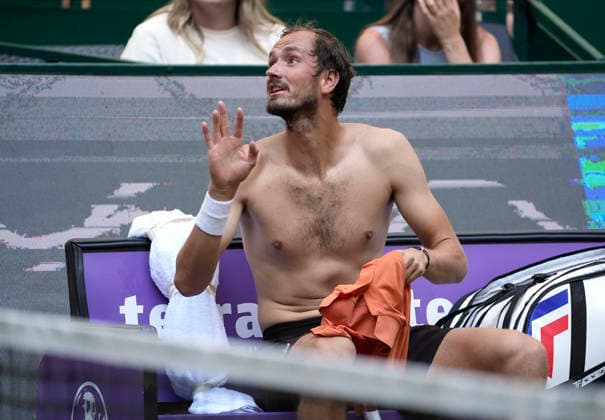 photo : skeptische Miene bei ... Daniil Medvedev Tennis-Turnier Terra Wortmann Cup im Gerry Weber Sportpark in Halle Westfalen - Viertelfinales - am Fr. 19.06.2026 *** Photo