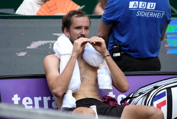 photo : skeptische Miene bei ... Daniil Medvedev Tennis-Turnier Terra Wortmann Cup im Gerry Weber Sportpark in Halle Westfalen - Viertelfinales - am Fr. 19.06.2026 *** Photo