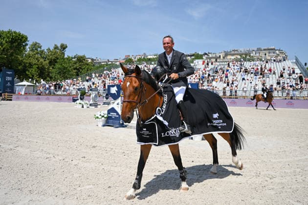 Julien Epaillard Sur Le Coultre De Muze (1er prix) - Remise du prix CSI5 1.60m GCL Individual Competition Presenté par Evian lors du 12ème édition Longines Paris Eiffel Jumping au pied de la Tour Eiffel sur le Champ-de-Mars à Paris le 19 juin 2026. Perusseau Veeren Bestimage Presentation of the CSI5 1.60m GCL Individual Competition prize presented by Evian during the 12th edition of the Longines Paris Eiffel Jumping at the foot of the Eiffel Tower on the Champ-de-Mars in Paris on June 19, 2026. Paris France  Copyright: xVeeren-Perusseau BestimagexVeeren-Perusseau Bestimagex