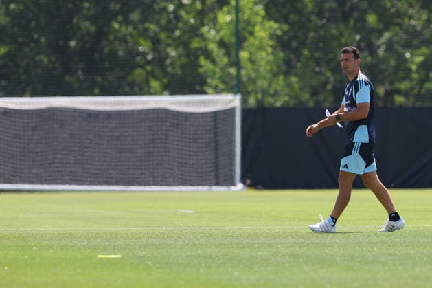 Argentina s head coach Lionel Scaloni take part in a training session during the 2026 FIFA World Cup, WM, Weltmeisterschaft, Fussball football tournament at Sporting KC Training Centre in Kansas City on June 19, 2026. ¨(Photo by Alejandro PAGNI PHOTOxPHOTO) KANSAS CITY UNITED STATES