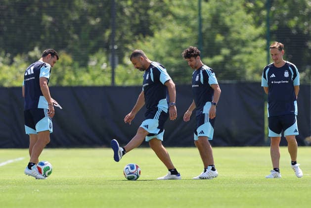 Argentina s head coach Lionel Scaloni take part in a training session during the 2026 FIFA World Cup, WM, Weltmeisterschaft, Fussball football tournament at Sporting KC Training Centre in Kansas City on June 19, 2026. ¨(Photo by Alejandro PAGNI PHOTOxPHOTO) KANSAS CITY UNITED STATES