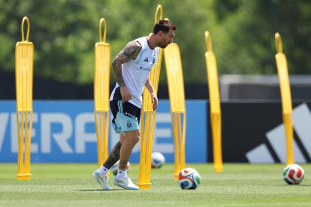 Argentina s forward Lionel Messi take part in a training session during the 2026 FIFA World Cup, WM, Weltmeisterschaft, Fussball football tournament at Sporting KC Training Centre in Kansas City on June 19, 2026. ¨(Photo by Alejandro PAGNI PHOTOxPHOTO) KANSAS CITY UNITED STATES