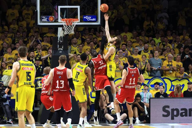 DEU, easyCredit BBL, ALBA vs. Bayern Muenchen, 19.06.2026, Max-Schmeling-Halle, Berlin, DEU, easyCredit BBL, ALBA vs. Bayern Muenchen, im Bild MALTE DELOW (ALBA Berlin 6), Norris Agbakoko (ALBA Berlin 17), Wenyen Gabriel (FC Bayern Muenchen 32), Vladimir Lucic (FC Bayern Muenchen 11) *** DEU, easyCredit BBL, ALBA vs. Bayern Munich, June 19, 2026, Max Schmeling Halle, Berlin, Germany, easyCredit BBL, ALBA vs. Bayern Munich, pictured nordphotoxGmbHx xEngler nph00076