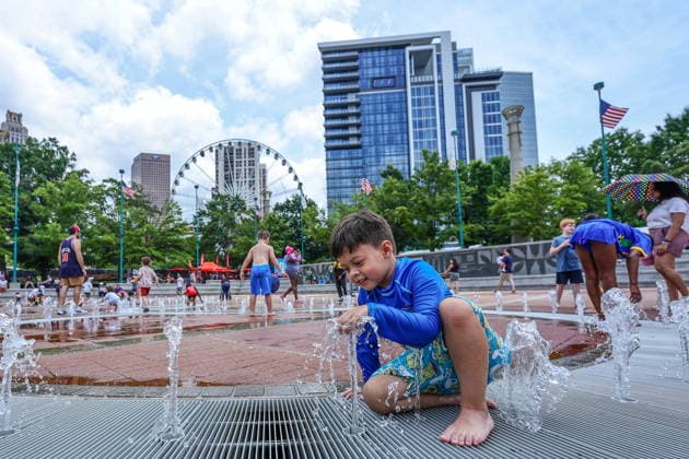 FIFA World Cup, WM, Weltmeisterschaft, Fussball 2026 - Fan Festival in Atlanta Fans cool off in the water fountain jets before the Group D match USA vs Australia during the FIFA World Cup 2026, at the Fan Festival in Atlanta, Georgia, USA, 19 June 2026. ATLANTA United States  Copyright: xRONALDxWITTEKx