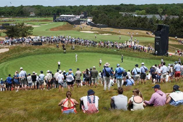 US Open Golf Championship - Round 2 Spectators watch players on the 14th green during the second round of the 2026 US Open golf tournament at the Shinnecock Hills Golf Club in Southampton, New York, USA, 19 June 2026. SOUTHAMPTON NEW YORK UNITED STATES  Copyright: xSARAHxYENESELx