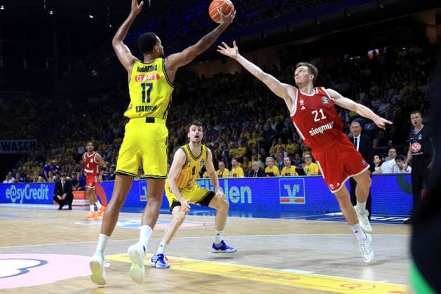 DEU, easyCredit BBL, ALBA vs. Bayern Muenchen, 19.06.2026, Max-Schmeling-Halle, Berlin, DEU, easyCredit BBL, ALBA vs. Bayern Muenchen, im Bild Norris Agbakoko (ALBA Berlin 17), Justus Hollatz (FC Bayern Muenchen 21) *** DEU, easyCredit BBL, ALBA vs. Bayern Munich, June 19, 2026, Max Schmeling Halle, Berlin, Germany, easyCredit BBL, ALBA vs. Bayern Munich; pictured nordphotoxGmbHx xEngler nph00076
