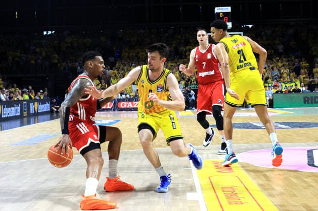 DEU, easyCredit BBL, ALBA vs. Bayern Muenchen, 19.06.2026, Max-Schmeling-Halle, Berlin, DEU, easyCredit BBL, ALBA vs. Bayern Muenchen, im Bild JONAS MATTISSECK (ALBA Berlin 9), Michael Rataj (ALBA Berlin 21), Xavier Rathan-Mayes (FC Bayern Muenchen 4), Johannes Voigtmann (FC Bayern Muenchen 7) meiste *** GER, easyCredit BBL, ALBA vs. Bayern Munich, June 19, 2026, Max Schmeling Halle, Berlin, Germany, easyCredit BBL, ALBA vs. Bayern Munich, pictured nordphotoxGmbHx xEngler nph00076