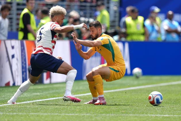 USA v Australia - FIFA World Cup, WM, Weltmeisterschaft, Fussball 2026 - Group D SEATTLE, USA - JUNE 19: Antonee Robinson (5) of USA in action against Mathew Leckie of Australia during the 2026 FIFA World Cup First Stage Group D match between USA and Australia at Lumen Field (Seattle Stadium) in Seattle, Washington, United States on June 19, 2026. Ercin Erturk Anadolu Washington United States. Editorial use only. Please get in touch for any other usage.  Copyright: x2026xAnadoluxErcinxErturkx