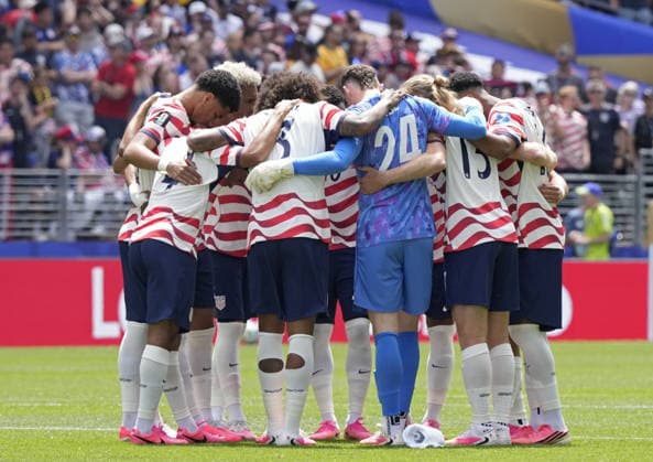 FIFA World Cup, WM, Weltmeisterschaft, Fussball 2026 - Group D - USA vs Australia Players of USA huddle prior the FIFA World Cup 2026 group stage match USA against Australia, in Seattle, USA, 19 June 2026. SEATTLE United States  Copyright: xSTEPHANxBRASHEARx