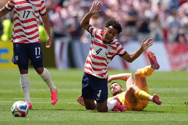 USA v Australia - FIFA World Cup, WM, Weltmeisterschaft, Fussball 2026 - Group D SEATTLE, USA - JUNE 19: Tyler Adams (4) of USA in action against Mathew Leckie of Australia during the 2026 FIFA World Cup First Stage Group D match between USA and Australia at Lumen Field (Seattle Stadium) in Seattle, Washington, United States on June 19, 2026. Ercin Erturk Anadolu Washington United States. Editorial use only. Please get in touch for any other usage.  Copyright: x2026xAnadoluxErcinxErturkx
