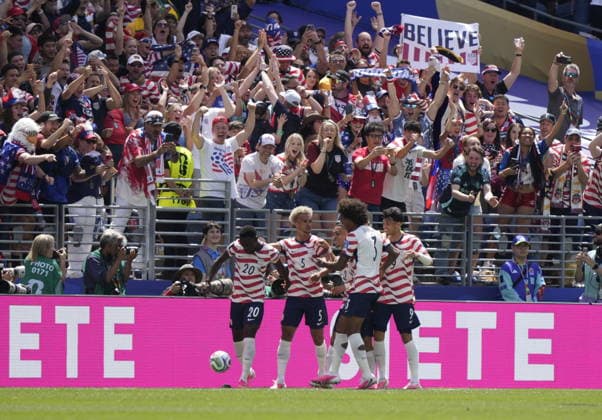 FIFA World Cup, WM, Weltmeisterschaft, Fussball 2026 - Group D - USA vs Australia PLayers of USA celebrate Australia s 1-0 own goal during the FIFA World Cup 2026 group stage match USA against Australia, in Seattle, USA, 19 June 2026. SEATTLE United States  Copyright: xSTEPHANxBRASHEARx