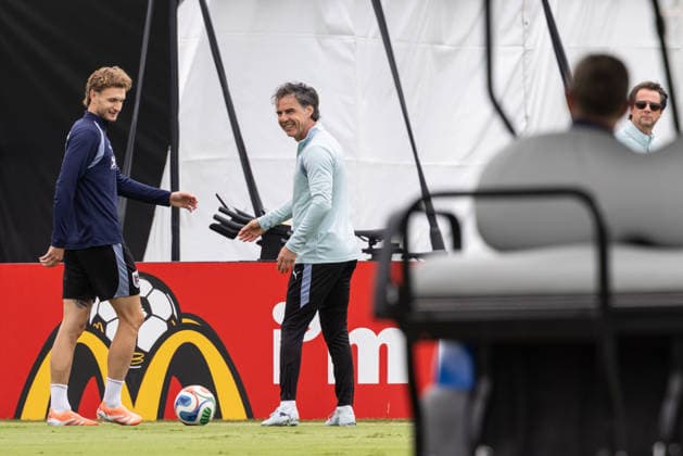 FOOTBALL - FIFA World Cup, WM, Weltmeisterschaft, Fussball 2026, preview SANTA BARBARA,CALIFORNIA,USA,19.JUN.26 - FOOTBALL - FIFA World Cup 2026, USA, Mexico, Canada, preview, Oesterreichischer Fussball-Bund, training team AUT. Image shows Stefan Posch, sports scientist Gerhard Zallinger, head coach Ralf Rangnick (AUT) and sporting director Peter Schoettel (OEFB).  GEPAxpictures xArminxRauthner