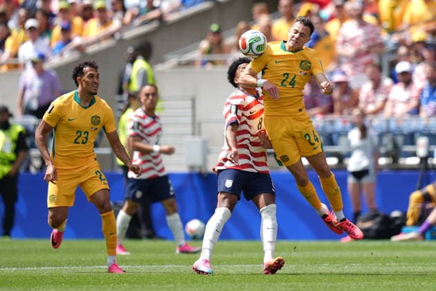 USA v Australia - FIFA World Cup, WM, Weltmeisterschaft, Fussball 2026 - Group D SEATTLE, USA - JUNE 19: Weston McKennie (8) of USA in action against Paul Okon-Engstler (24) of Australia during the 2026 FIFA World Cup First Stage Group D match between USA and Australia at Lumen Field (Seattle Stadium) in Seattle, Washington, United States on June 19, 2026. Ercin Erturk Anadolu Washington United States. Editorial use only. Please get in touch for any other usage.  Copyright: x2026xAnadoluxErcinxErturkx