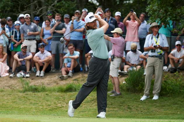 US Open Golf Championship - Round 2 Tommy Fleetwood of England tees off during the second round of the 2026 US Open golf tournament at the Shinnecock Hills Golf Club in Southampton, New York, USA, 19 June 2026. SOUTHAMPTON NEW YORK UNITED STATES  Copyright: xSARAHxYENESELx