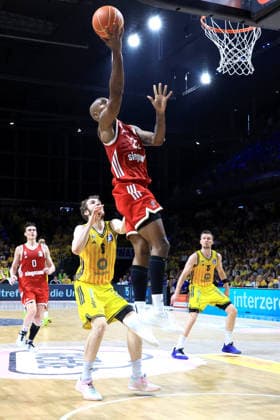 DEU, easyCredit BBL, ALBA vs. Bayern Muenchen, 19.06.2026, Max-Schmeling-Halle, Berlin, DEU, easyCredit BBL, ALBA vs. Bayern Muenchen, im Bild MALTE DELOW (ALBA Berlin 6), Isiaha Mike (FC Bayern Muenchen 22) *** DEU, easyCredit BBL, ALBA vs. Bayern Munich, June 19, 2026, Max Schmeling Halle, Berlin, Germany, easyCredit BBL, ALBA vs. Bayern Munich, pictured nordphotoxGmbHx xEngler nph00076