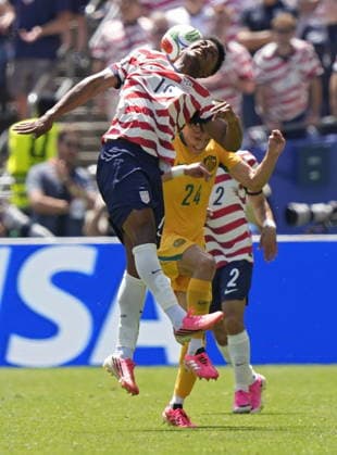 FIFA World Cup, WM, Weltmeisterschaft, Fussball 2026 - Group D - USA vs Australia Alex Freeman of USA (front) and Paul Okon-Engstler of Australia (behind) in action during the FIFA World Cup 2026 group stage match USA against Australia, in Seattle, USA, 19 June 2026. SEATTLE United States  Copyright: xSTEPHANxBRASHEARx