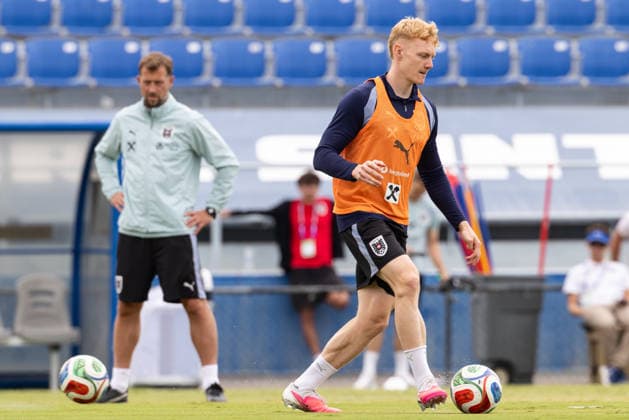 FOOTBALL - FIFA World Cup, WM, Weltmeisterschaft, Fussball 2026, preview SANTA BARBARA,CALIFORNIA,USA,19.JUN.26 - FOOTBALL - FIFA World Cup 2026, USA, Mexico, Canada, preview, Oesterreichischer Fussball-Bund, training team AUT. Image shows assistant coach Lars Kornetka and Nicolas Seiwald (AUT).  GEPAxpictures xArminxRauthner