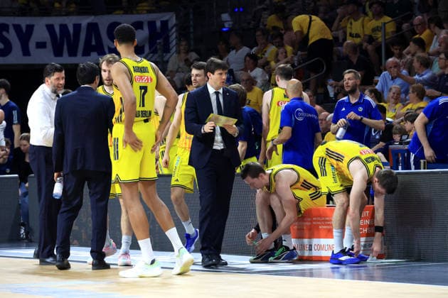 DEU, easyCredit BBL, ALBA vs. Bayern Muenchen, 19.06.2026, Max-Schmeling-Halle, Berlin, DEU, easyCredit BBL, ALBA vs. Bayern Muenchen, im Bild CHEFTRAINER Pedro Calles (ALBA Berlin), ALBA-Spielerkreis *** GER, easyCredit BBL, ALBA vs. Bayern Munich, June 19, 2026, Max Schmeling Halle, Berlin, GER, easyCredit BBL, ALBA vs. Bayern Munich, pictured nordphotoxGmbHx xEngler nph00076
