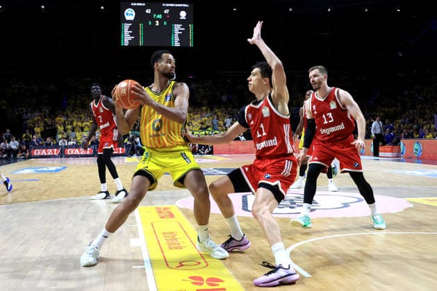 DEU, easyCredit BBL, ALBA vs. Bayern Muenchen, 19.06.2026, Max-Schmeling-Halle, Berlin, DEU, easyCredit BBL, ALBA vs. Bayern Muenchen, im Bild Norris Agbakoko (ALBA Berlin 17), Vladimir Lucic (FC Bayern Muenchen 11), Andreas Obst (FC Bayern Muenchen 13) *** DEU, easyCredit BBL, ALBA vs. Bayern Munich, June 19, 2026, Max Schmeling Halle, Berlin, Germany, easyCredit BBL, ALBA vs. Bayern Munich; pictured nordphotoxGmbHx xEngler nph00076
