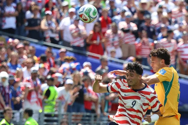 Ricardo Pepi (L) of the United States vies for the ball with Alessandro Circati of Australia in a Group D match of the 2026 FIFA World Cup, WM, Weltmeisterschaft, Fussball between the United States and Australia, at Lumen Field stadium in Seattle, United States 19 June 2026. FIFA WORLD CUP 2026: USA - Australia !ACHTUNG: NUR REDAKTIONELLE NUTZUNG!  Copyright: xKennethxFernándezx GR5216 20260619-55020650989_1