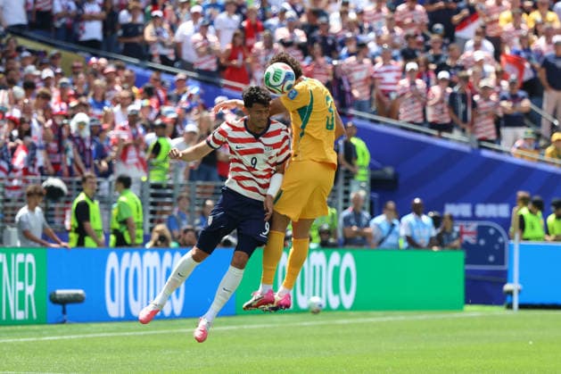 Ricardo Pepi (L) of the United States vies for the ball with Alessandro Circati of Australia in a Group D match of the 2026 FIFA World Cup, WM, Weltmeisterschaft, Fussball between the United States and Australia, at Lumen Field stadium in Seattle, United States 19 June 2026. FIFA WORLD CUP 2026: USA - Australia !ACHTUNG: NUR REDAKTIONELLE NUTZUNG!  Copyright: xKennethxFernándezx GR5217 20260619-55020651012_1