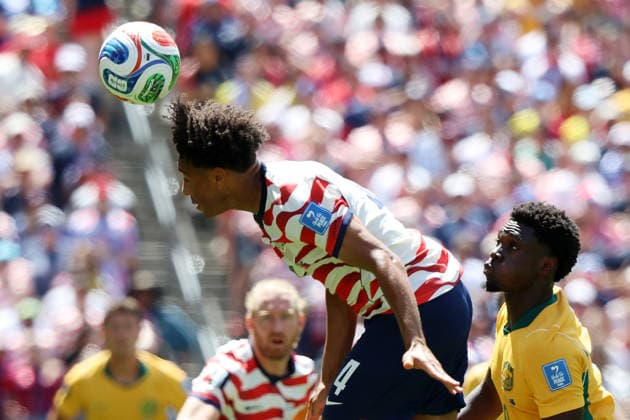 Tyler Adams (L) of the United States vies for the ball with Mohamed Toure of Australia in a Group D match of the 2026 FIFA World Cup, WM, Weltmeisterschaft, Fussball between the United States and Australia, at Lumen Field stadium in Seattle, United States 19 June 2026. FIFA WORLD CUP 2026: USA - Australia !ACHTUNG: NUR REDAKTIONELLE NUTZUNG!  Copyright: xKennethxFernándezx GR5224 20260619-55020651023_1