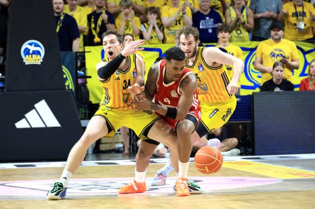 DEU, easyCredit BBL, ALBA vs. Bayern Muenchen, 19.06.2026, Max-Schmeling-Halle, Berlin, DEU, easyCredit BBL, ALBA vs. Bayern Muenchen, im Bild Justin Bean (ALBA Berlin 34), MALTE DELOW (ALBA Berlin 6), Xavier Rathan-Mayes (FC Bayern Muenchen 4) *** GER, easyCredit BBL, ALBA vs. Bayern Munich, June 19, 2026, Max Schmeling Halle, Berlin, Germany, easyCredit BBL, ALBA vs. Bayern Munich, pictured nordphotoxGmbHx xEngler nph00076