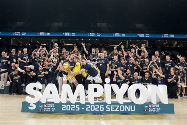 Fenerbahce Beko clinches 13th Basketball Super Lig title ISTANBUL, TURKIYE - JUNE 19: Players of Fenerbahce Beko celebrate after defeating Besiktas GAIN 77-75 to win the series 3-1 and claim the championship title during the Turkish Basketball Super Lig play-off final series fourth match at Sinan Erdem Sports Hall in Istanbul, Turkiye on June 19, 2026. Arife Karakum Anadolu Istanbul Turkey. Editorial use only. Please get in touch for any other usage.  Copyright: x2026xAnadoluxArifexKarakumx