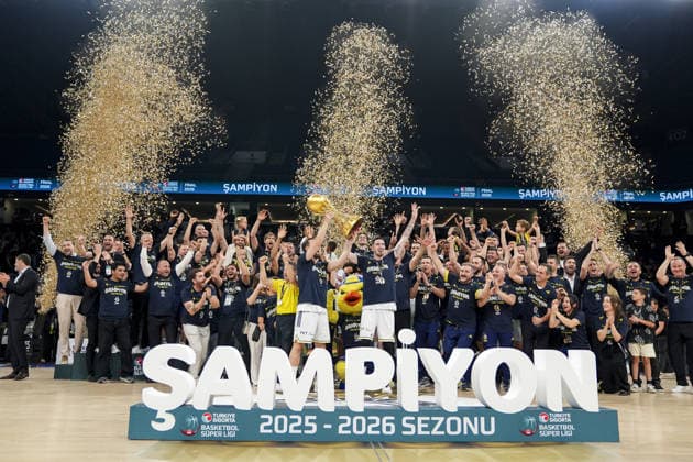 Fenerbahce Beko clinches 13th Basketball Super Lig title ISTANBUL, TURKIYE - JUNE 19: Players of Fenerbahce Beko celebrate after defeating Besiktas GAIN 77-75 to win the series 3-1 and claim the championship title during the Turkish Basketball Super Lig play-off final series fourth match at Sinan Erdem Sports Hall in Istanbul, Turkiye on June 19, 2026. Arife Karakum Anadolu Istanbul Turkey. Editorial use only. Please get in touch for any other usage.  Copyright: x2026xAnadoluxArifexKarakumx