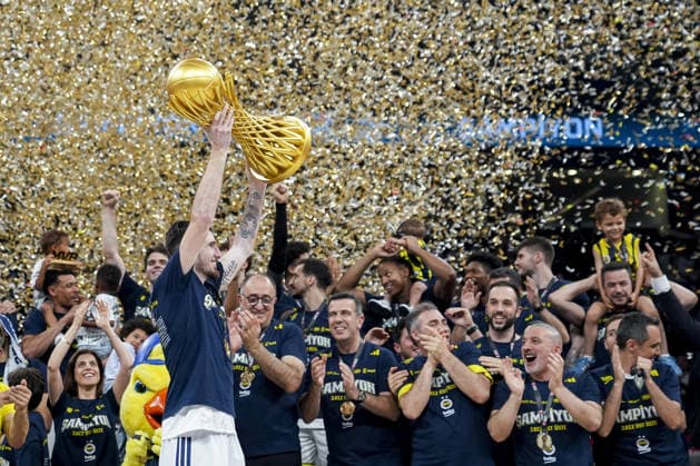 Fenerbahce Beko clinches 13th Basketball Super Lig title ISTANBUL, TURKIYE - JUNE 19: Players of Fenerbahce Beko celebrate after defeating Besiktas GAIN 77-75 to win the series 3-1 and claim the championship title during the Turkish Basketball Super Lig play-off final series fourth match at Sinan Erdem Sports Hall in Istanbul, Turkiye on June 19, 2026. Arife Karakum Anadolu Istanbul Turkey. Editorial use only. Please get in touch for any other usage.  Copyright: x2026xAnadoluxArifexKarakumx
