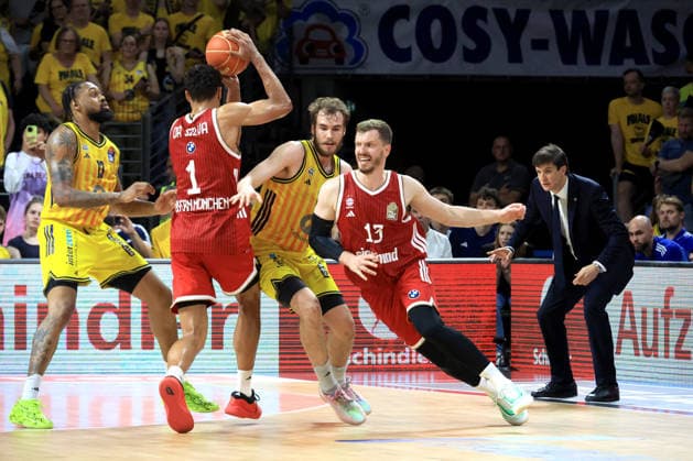 DEU, easyCredit BBL, ALBA vs. Bayern Muenchen, 19.06.2026, Max-Schmeling-Halle, Berlin, DEU, easyCredit BBL, ALBA vs. Bayern Muenchen, im Bild J Wan Roberts (ALBA Berlin 13), MALTE DELOW (ALBA Berlin 6), Oscar da Silva (FC Bayern Muenchen 1), Andreas Obst (FC Bayern Muenchen 13) *** DEU, easyCredit BBL, ALBA vs. Bayern Munich, June 19, 2026, Max Schmeling Halle, Berlin, Germany, easyCredit BBL, ALBA vs. Bayern Munich; pictured nordphotoxGmbHx xEngler nph00076