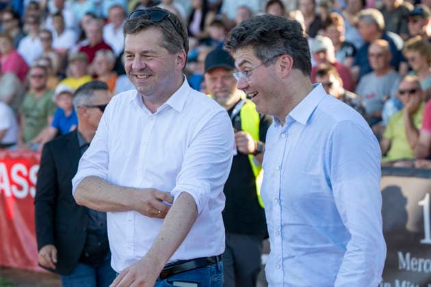 Anhalt 2026 - 28.Int.Leichtathletik Meeting Dessau, Deutschland 19.Juni 2026: Im Bild:v.li.Ministerpraesident von Sachsen Anhalt Sven Schulze und Dessaus Oberbuergermeister Dr.Robert Reck Dessau Paul Greifzu Stadion Sachsen Anhalt Deutschland