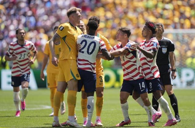 FIFA World Cup, WM, Weltmeisterschaft, Fussball 2026 - Group D - USA vs Australia Harry Souttar of Australia (L) and Sebastian Berhalter of USA (C) scuffle during the FIFA World Cup 2026 group stage match USA against Australia, in Seattle, USA, 19 June 2026. SEATTLE United States  Copyright: xSTEPHANxBRASHEARx