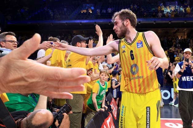 DEU, easyCredit BBL, ALBA vs. Bayern Muenchen, 19.06.2026, Max-Schmeling-Halle, Berlin, DEU, easyCredit BBL, ALBA vs. Bayern Muenchen, im Bild ALBA-Spieler, ALBA-Fans, MALTE DELOW (ALBA Berlin 6) *** GER, easyCredit BBL, ALBA vs. Bayern Munich, June 19, 2026, Max Schmeling Halle, Berlin, GER, easyCredit BBL, ALBA vs. Bayern Munich, pictured nordphotoxGmbHx xEngler nph00076