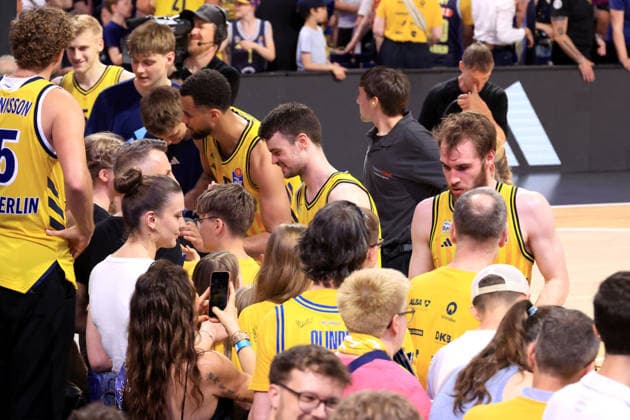 DEU, easyCredit BBL, ALBA vs. Bayern Muenchen, 19.06.2026, Max-Schmeling-Halle, Berlin, DEU, easyCredit BBL, ALBA vs. Bayern Muenchen, im Bild ALBA-Spieler, ALBA-Fans, *** GER, easyCredit BBL, ALBA vs. Bayern Munich, June 19, 2026, Max Schmeling Halle, Berlin, GER, easyCredit BBL, ALBA vs. Bayern Munich, pictured nordphotoxGmbHx xEngler nph00076