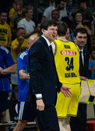 Pedro Calles (Alba Berlin, Chef-Trainer) 19.06.2026, Alba Berlin vs Bayern München, Basketball, BBL, Max-Schmeling Halle, Berlin BBL regulations prohibit any use of photographs as image sequences and or quasi-video. *** Pedro Calles, Alba Berlin Head Coach, June 19, 2026, Alba Berlin vs. Bayern Munich, Basketball, BBL, Max Schmeling Halle, Berlin. BBL regulations prohibit any use of photographs as image sequences and or quasi-video.,detected_source_language Copyright: HMBxMedia xFinnxWeidmann