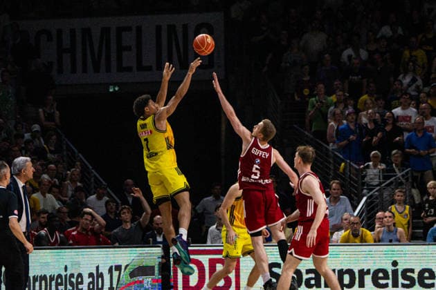 Jack Kayil (Alba Berlin, 7) wirft 19.06.2026, Alba Berlin vs Bayern München, Basketball, BBL, Max-Schmeling Halle, Berlin BBL regulations prohibit any use of photographs as image sequences and or quasi-video. *** Jack Kayil, Alba Berlin, No. 7, June 19, 2026, Alba Berlin vs. Bayern Munich, Basketball, BBL, Max Schmeling Halle, Berlin. BBL regulations prohibit any use of photographs as image sequences and or quasi-video.,detected_source_language Copyright: HMBxMedia xFinnxWeidmann