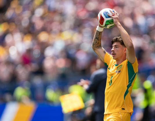 SEATTLE, WASHINGTON - JUNE 19: Jordan Bos of Australia takes a throw in during the FIFA World Cup, WM, Weltmeisterschaft, Fussball 2026 Group D match between USA and Australia at Seattle Stadium on June 19, 2026 in Seattle, Washington.  Copyright: xMBxMediax