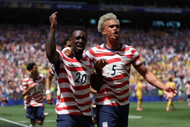 June 19, 2026, Seattle, Washington, USA: United States of America forward Folarin Balogun (20) and United States of America defender Antonee Robinson (5) celebrate a goal in the first half of the game US national team, Nationalteam vs Australia National Team for the FIFA World Cup, WM, Weltmeisterschaft, Fussball match, at Seattle Stadium. US National Team Vs Australia National Team  - ZUMAl181 20260619_zsp_l181_034 Copyright: xMelissaxLevinx