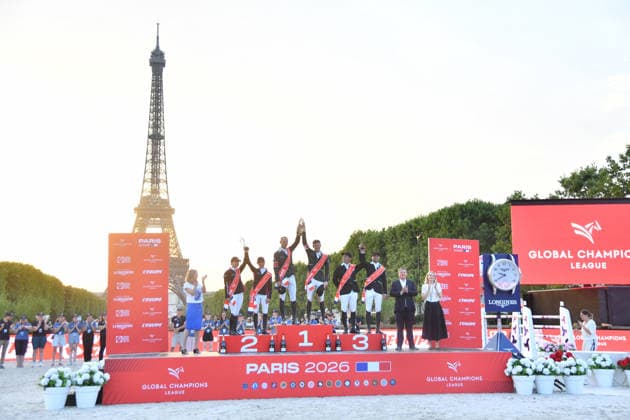 Maximilian Weishaupt et Marco Kutscher (Riesenbeck International), les 1er, Angelica Augustsson et Jörne Sprehe (2ème), Olivier Perreau et Cian O connor (3ème) lors de la remise du prix GCL of paris - round 2 team competition presented by l équipe lors du 12ème édition Longines Paris Eiffel Jumping au pied de la Tour Eiffel sur le Champ-de-Mars à Paris le 19 juin 2026. Perusseau Veeren Bestimage Presentation of the GCL of Paris prize - round 2 team competition presented by the team during the 12th edition of the Longines Paris Eiffel Jumping at the foot of the Eiffel Tower on the Champ-de-Mars in Paris on June 19, 2026. Paris France  Copyright: xVeeren-Perusseau BestimagexVeeren-Perusseau Bestimagex