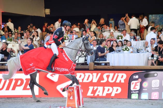 Maximilian Weishaupt lors de la remise du prix GCL of paris - round 2 team competition presented by l équipe lors du 12ème édition Longines Paris Eiffel Jumping au pied de la Tour Eiffel sur le Champ-de-Mars à Paris le 19 juin 2026. Perusseau Veeren Bestimage Presentation of the GCL of Paris prize - round 2 team competition presented by the team during the 12th edition of the Longines Paris Eiffel Jumping at the foot of the Eiffel Tower on the Champ-de-Mars in Paris on June 19, 2026. Paris France  Copyright: xVeeren-Perusseau BestimagexVeeren-Perusseau Bestimagex