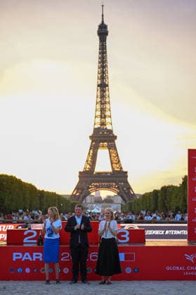 Jan Tops, Virginie Coupérie-Eiffel, Aurore Amaury, présidente de L’Équipe et d’Amaury Media lors de la remise du prix GCL of paris - round 2 team competition presented by l équipe lors du 12ème édition Longines Paris Eiffel Jumping au pied de la Tour Eiffel sur le Champ-de-Mars à Paris le 19 juin 2026. Perusseau Veeren Bestimage Presentation of the GCL of Paris prize - round 2 team competition presented by the team during the 12th edition of the Longines Paris Eiffel Jumping at the foot of the Eiffel Tower on the Champ-de-Mars in Paris on June 19, 2026. Paris France  Copyright: xVeeren-Perusseau BestimagexVeeren-Perusseau Bestimagex