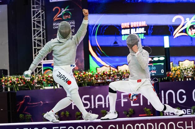 June 19, 2026, New Delhi, Delhi, India: Tsumori Shido (Japan) vs. Luo Shaotong (China) during Semi-Finals of Asian Senior Fencing Championships 2026 (Men s Sabre) at Bharat Mandapam Convention Centre, New Delhi, India on 19th June 2026. New Delhi India - ZUMAd207 20260619_zsp_d207_266 Copyright: xAvijitxDasx