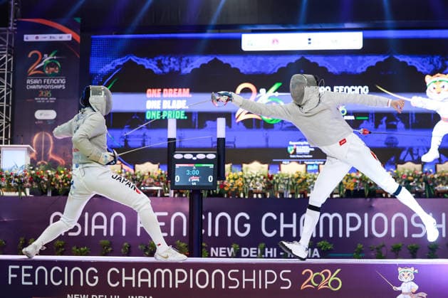 June 19, 2026, New Delhi, Delhi, India: Tsumori Shido (Japan) vs. Luo Shaotong (China) during Semi-Finals of Asian Senior Fencing Championships 2026 (Men s Sabre) at Bharat Mandapam Convention Centre, New Delhi, India on 19th June 2026. New Delhi India - ZUMAd207 20260619_zsp_d207_267 Copyright: xAvijitxDasx