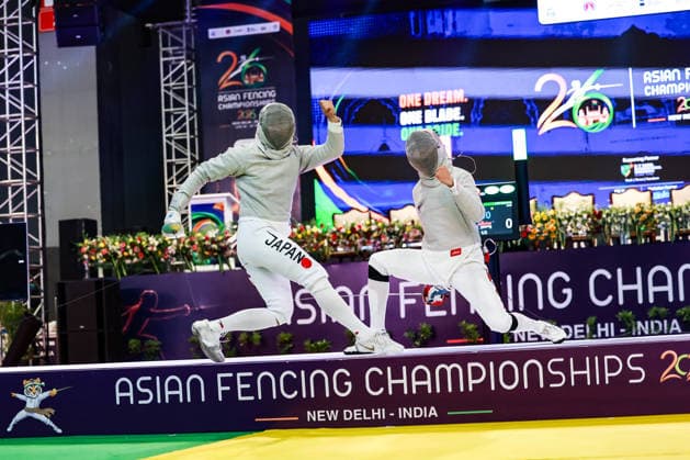 June 19, 2026, New Delhi, Delhi, India: Tsumori Shido (Japan) vs. Luo Shaotong (China) during Semi-Finals of Asian Senior Fencing Championships 2026 (Men s Sabre) at Bharat Mandapam Convention Centre, New Delhi, India on 19th June 2026. Fencing 2026: Asian Senior Fencing Championships 2026  - ZUMAd207 20260619_zsp_d207_270 Copyright: xAvijitxDasx