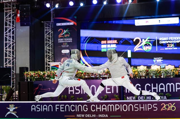 June 19, 2026, New Delhi, Delhi, India: Tsumori Shido (Japan) vs. Luo Shaotong (China) during Semi-Finals of Asian Senior Fencing Championships 2026 (Men s Sabre) at Bharat Mandapam Convention Centre, New Delhi, India on 19th June 2026. Fencing 2026: Asian Senior Fencing Championships 2026  - ZUMAd207 20260619_zsp_d207_271 Copyright: xAvijitxDasx