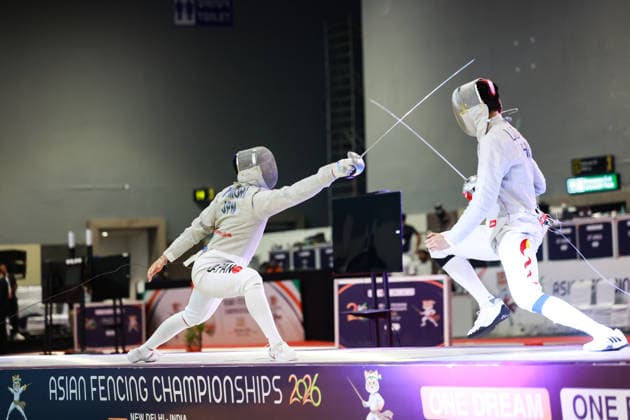 June 19, 2026, New Delhi, Delhi, India: Tsumori Shido (Japan) vs. Luo Shaotong (China) during Semi-Finals of Asian Senior Fencing Championships 2026 (Men s Sabre) at Bharat Mandapam Convention Centre, New Delhi, India on 19th June 2026. Fencing 2026: Asian Senior Fencing Championships 2026  - ZUMAd207 20260619_zsp_d207_283 Copyright: xAvijitxDasx