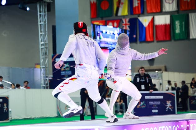 June 19, 2026, New Delhi, Delhi, India: Tsumori Shido (Japan) vs. Luo Shaotong (China) during Semi-Finals of Asian Senior Fencing Championships 2026 (Men s Sabre) at Bharat Mandapam Convention Centre, New Delhi, India on 19th June 2026. New Delhi India - ZUMAd207 20260619_zsp_d207_281 Copyright: xAvijitxDasx