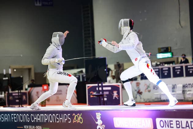 June 19, 2026, New Delhi, Delhi, India: Tsumori Shido (Japan) vs. Luo Shaotong (China) during Semi-Finals of Asian Senior Fencing Championships 2026 (Men s Sabre) at Bharat Mandapam Convention Centre, New Delhi, India on 19th June 2026. Fencing 2026: Asian Senior Fencing Championships 2026  - ZUMAd207 20260619_zsp_d207_288 Copyright: xAvijitxDasx